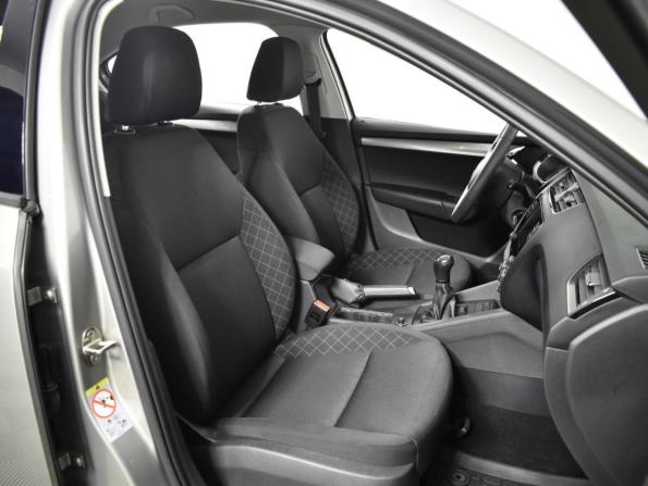 Skoda Octavia III (A7) Рестайлинг с пробегом 2019 года, цена 1 415 200 рублей, 210244 км, лифтбек, Автокод Объявления