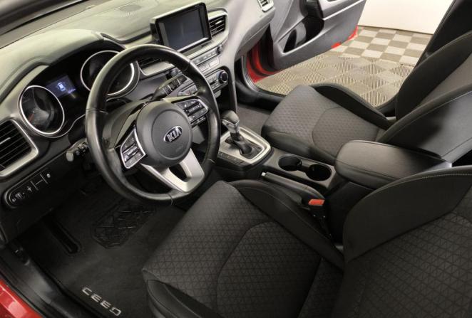 Kia Ceed III с пробегом 2018 года, цена 1 630 000 рублей, 120000 км, хэтчбек, Автокод Объявления