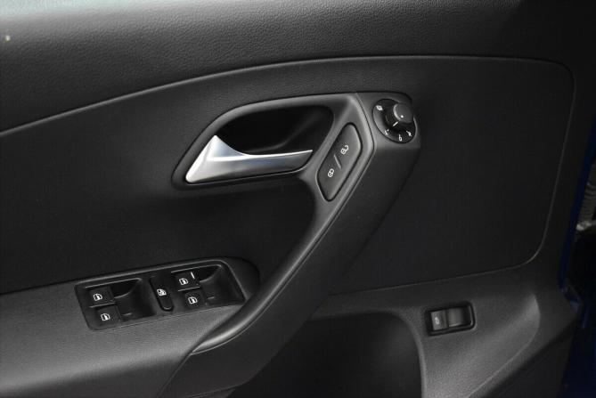 Volkswagen Polo V Рестайлинг с пробегом 2018 года, цена 895 000 рублей, 175775 км, седан, Автокод Объявления