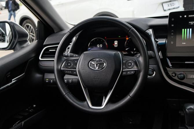 Toyota Camry VIII (XV70) Рестайлинг с пробегом 2023 года, цена 3 850 000 рублей, 21600 км, седан, Автокод Объявления