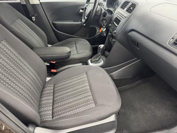 Volkswagen Polo V Рестайлинг с пробегом 2015 года, цена 1 290 000 рублей, 111031 км, седан, Автокод Объявления