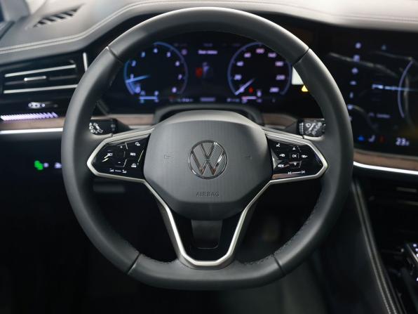 Volkswagen Touareg III Рестайлинг с пробегом 2025 года, цена 8 690 000 рублей, 30 км, внедорожник, Автокод Объявления