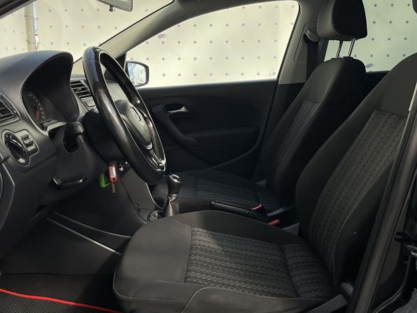 Volkswagen Polo V Рестайлинг с пробегом 2018 года, цена 1 090 000 рублей, 149727 км, седан, Автокод Объявления