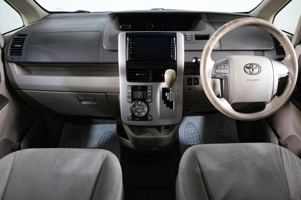 Toyota Noah II (R70) Сургут  - изображение 12