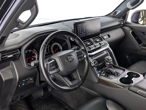 Toyota Land Cruiser 300 Series с пробегом 2022 года, цена 9 990 000 рублей, 57894 км, внедорожник, Автокод Объявления