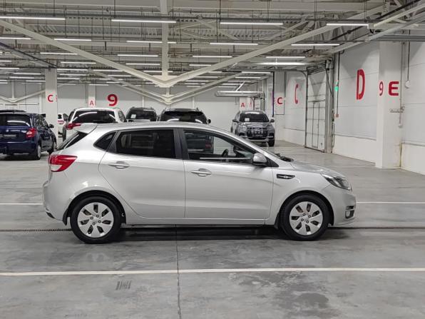 Kia Rio III Рестайлинг с пробегом 2015 года, цена 729 999 рублей, 166079 км, хэтчбек, Автокод Объявления