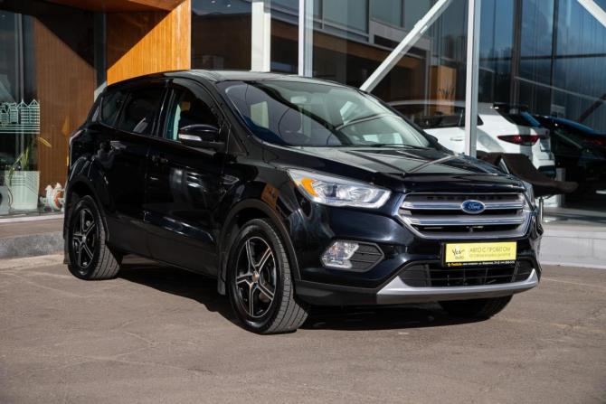 Ford Kuga II Рестайлинг с пробегом 2017 года, цена 1 498 000 рублей, 136500 км, внедорожник, Автокод Объявления