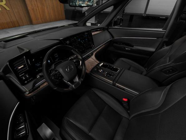 Lexus LM II с пробегом 2023 года, цена 14 740 000 рублей, 34513 км, минивэн, Автокод Объявления