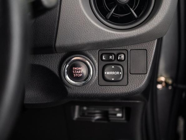 Toyota Vitz III (XP130) Рестайлинг с пробегом 2015 года, цена 749 500 рублей, 179996 км, хэтчбек, Автокод Объявления