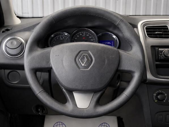 Renault Logan II с пробегом 2017 года, цена 697 000 рублей, 117258 км, седан, Автокод Объявления