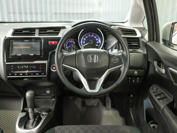 Honda Fit III с пробегом 2016 года, цена 950 000 рублей, 122000 км, хэтчбек, Автокод Объявления