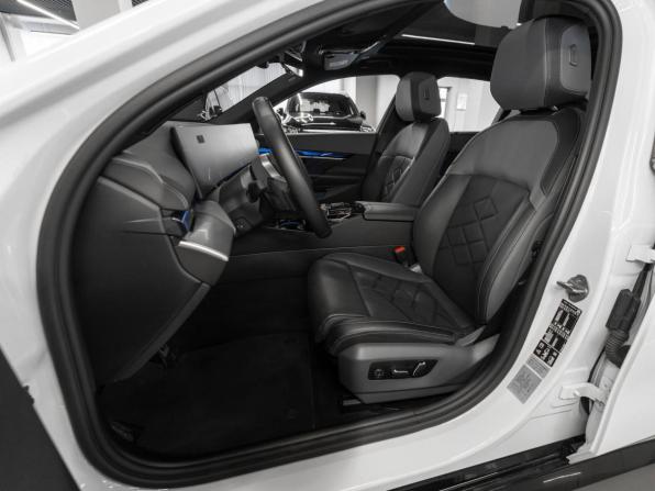 BMW 5 серии VIII (G60/G61/G68) с пробегом 2024 года, цена 7 780 000 рублей, 18860 км, седан, Автокод Объявления