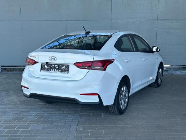 Hyundai Solaris II с пробегом 2018 года, цена 990 000 рублей, 159000 км, седан, Автокод Объявления