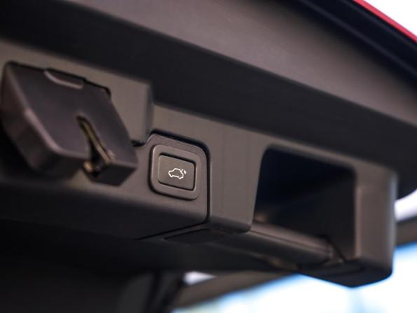 Land Rover Range Rover Evoque I Рестайлинг с пробегом 2018 года, цена 2 650 000 рублей, 89000 км, внедорожник, Автокод Объявления