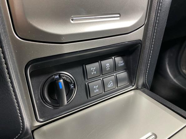 Toyota Land Cruiser Prado 150 Series Рестайлинг 2 с пробегом 2019 года, цена 4 329 000 рублей, 225420 км, внедорожник, Автокод Объявления