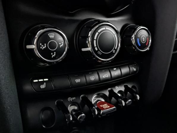 Mini Hatch III (F55/F56) Рестайлинг с пробегом 2020 года, цена 1 755 000 рублей, 94500 км, хэтчбек, Автокод Объявления