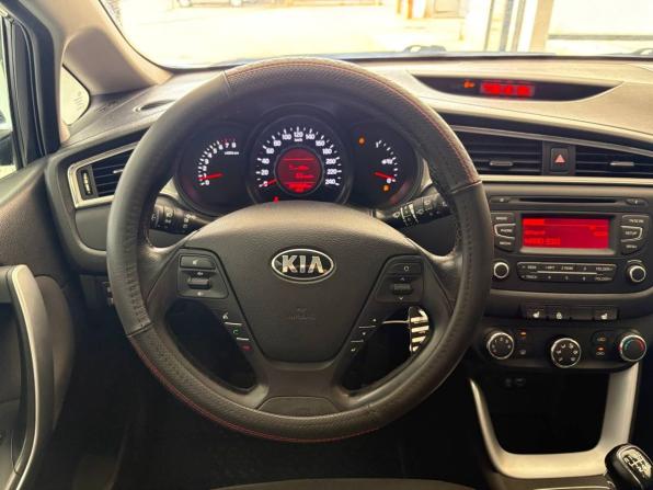 Kia Ceed II Рестайлинг с пробегом 2015 года, цена 749 000 рублей, 286953 км, хэтчбек, Автокод Объявления