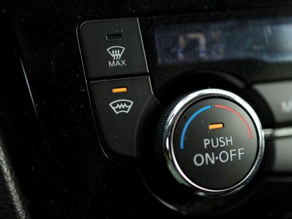 Nissan Qashqai II с пробегом 2015 года, цена 1 559 000 рублей, 97510 км, внедорожник, Автокод Объявления