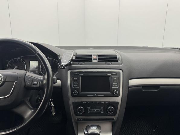 Skoda Octavia II (A5) Рестайлинг с пробегом 2012 года, цена 880 000 рублей, 175006 км, лифтбек, Автокод Объявления