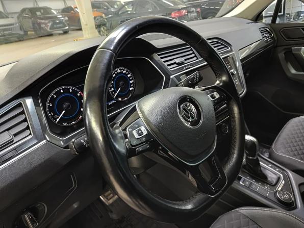Volkswagen Tiguan II с пробегом 2018 года, цена 2 290 000 рублей, 216000 км, внедорожник, Автокод Объявления