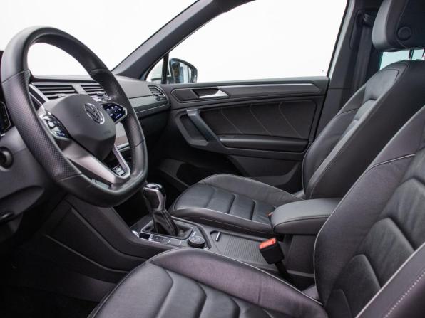 Volkswagen Tiguan II Рестайлинг с пробегом 2021 года, цена 4 290 000 рублей, 23659 км, внедорожник, Автокод Объявления