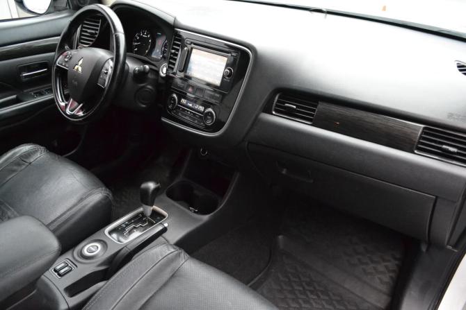 Mitsubishi Outlander III Рестайлинг 2 с пробегом 2016 года, цена 1 700 000 рублей, 229189 км, внедорожник, Автокод Объявления