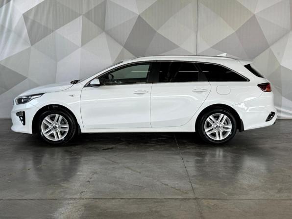 Kia Ceed III с пробегом 2021 года, цена 2 100 000 рублей, 60401 км, универсал, Автокод Объявления