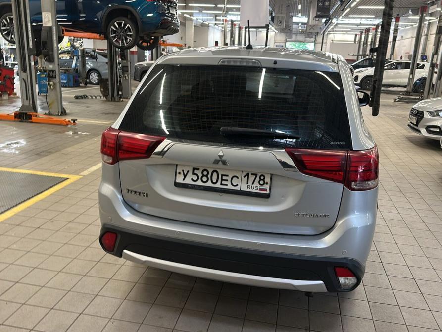 Mitsubishi Outlander III Рестайлинг 2 Санкт-Петербург  - изображение 4