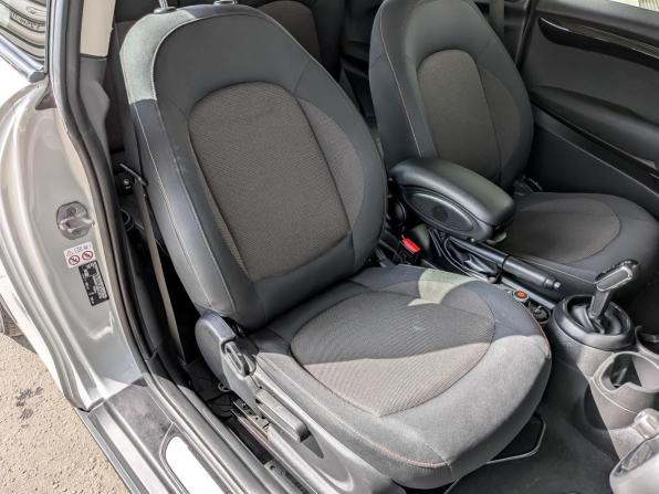 Mini Hatch III (F55/F56) Рестайлинг с пробегом 2018 года, цена 1 800 000 рублей, 73652 км, хэтчбек, Автокод Объявления