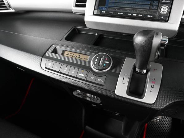 Honda Freed I с пробегом 2010 года, цена 949 000 рублей, 187900 км, компактвэн, Автокод Объявления