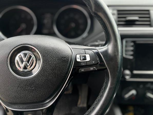Volkswagen Jetta VI Рестайлинг с пробегом 2017 года, цена 990 000 рублей, 240407 км, седан, Автокод Объявления