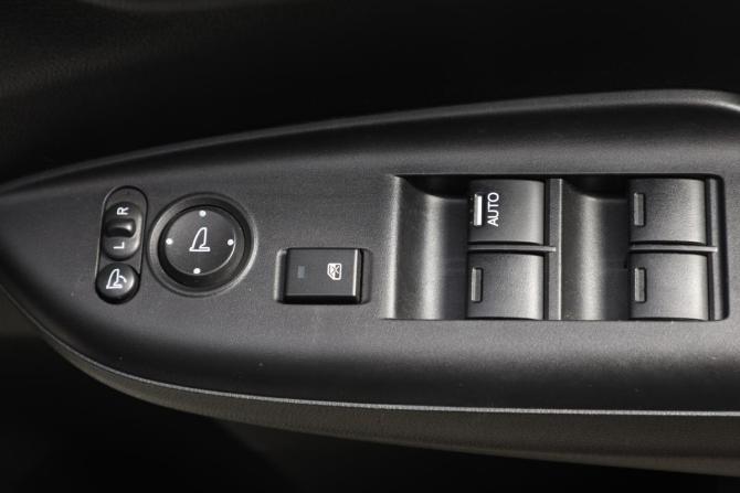 Honda Fit III Рестайлинг с пробегом 2017 года, цена 1 179 000 рублей, 101000 км, хэтчбек, Автокод Объявления