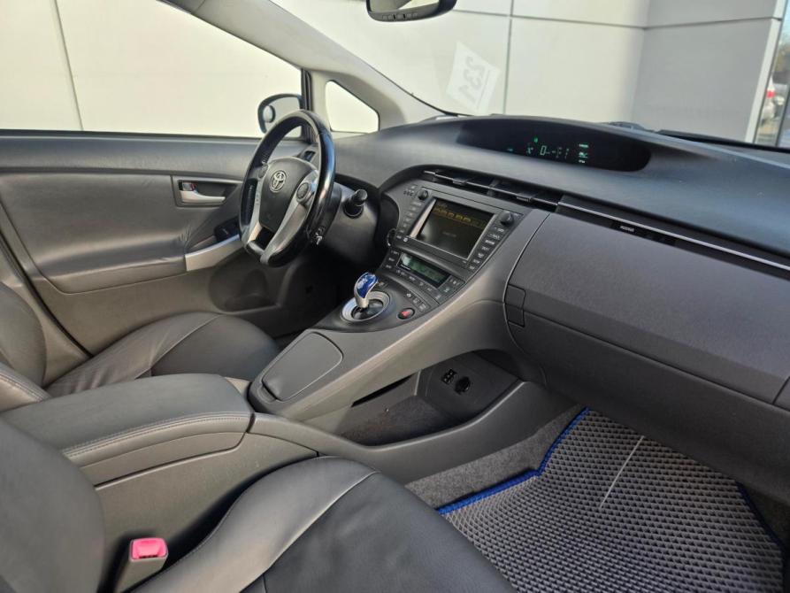 Toyota Prius III (XW30) Санкт-Петербург  - изображение 9