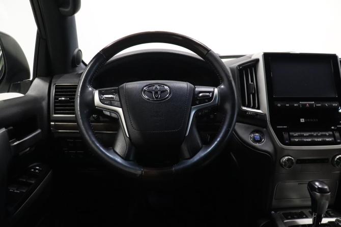 Toyota Land Cruiser 200 Series Рестайлинг 2 с пробегом 2017 года, цена 8 185 000 рублей, 136663 км, внедорожник, Автокод Объявления