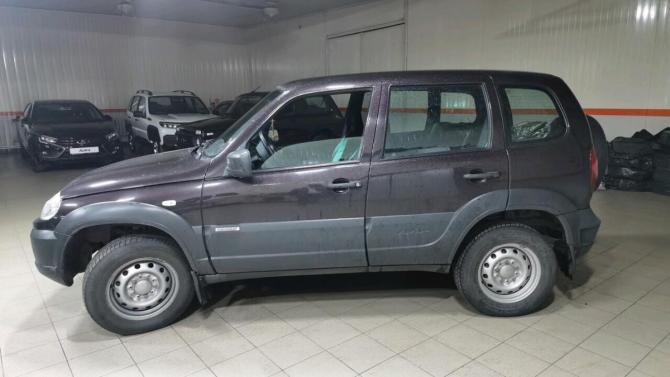 Chevrolet Niva I Рестайлинг с пробегом 2018 года, цена 630 000 рублей, 135000 км, внедорожник, Автокод Объявления