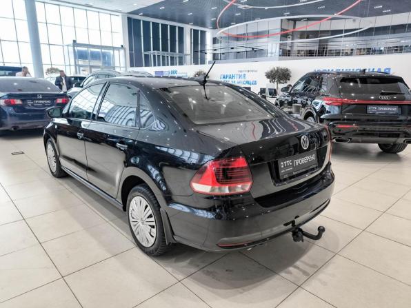 Volkswagen Polo V Рестайлинг с пробегом 2017 года, цена 1 050 000 рублей, 76874 км, седан, Автокод Объявления