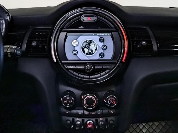 Mini Hatch III (F55/F56) Рестайлинг с пробегом 2019 года, цена 1 850 000 рублей, 107800 км, хэтчбек, Автокод Объявления
