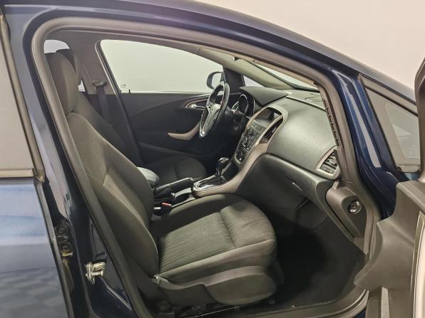 Opel Astra J с пробегом 2010 года, цена 629 000 рублей, 227473 км, хэтчбек, Автокод Объявления