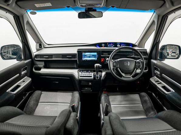 Honda Stepwgn V Рестайлинг с пробегом 2019 года, цена 2 250 000 рублей, 62617 км, минивэн, Автокод Объявления