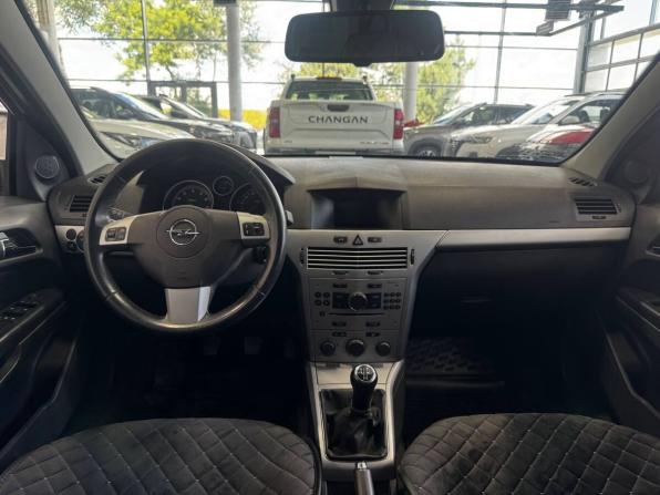 Opel Astra H Рестайлинг с пробегом 2011 года, цена 649 900 рублей, 172000 км, седан, Автокод Объявления