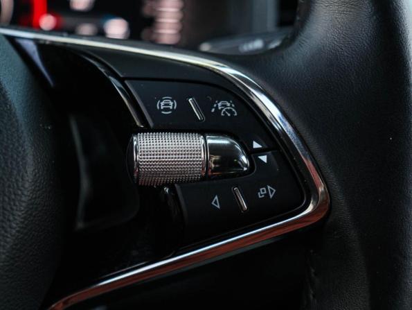 Skoda Karoq I с пробегом 2020 года, цена 2 370 000 рублей, 69838 км, внедорожник, Автокод Объявления