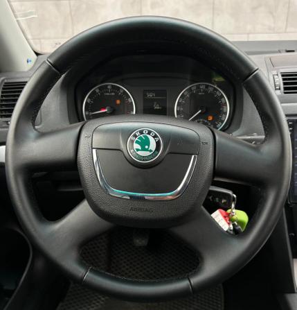 Skoda Octavia II (A5) Рестайлинг с пробегом 2012 года, цена 760 000 рублей, 246450 км, лифтбек, Автокод Объявления