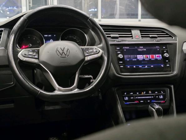 Volkswagen Tiguan II Рестайлинг с пробегом 2021 года, цена 2 415 000 рублей, 38752 км, внедорожник, Автокод Объявления