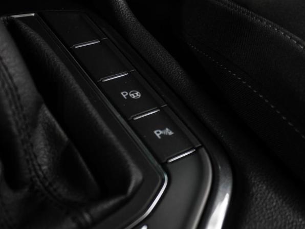 Volkswagen Tiguan II с пробегом 2018 года, цена 2 999 000 рублей, 79972 км, внедорожник, Автокод Объявления
