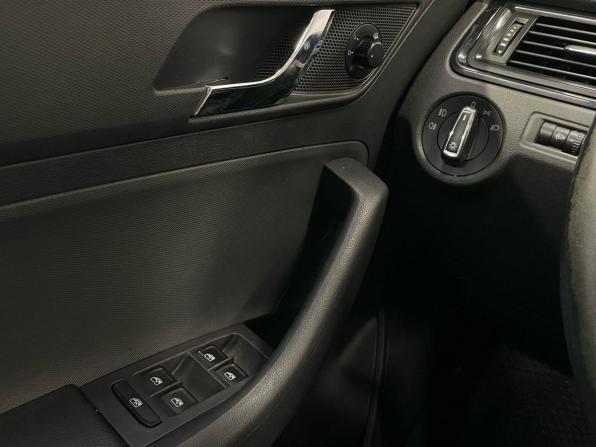 Skoda Rapid I с пробегом 2015 года, цена 890 000 рублей, 176991 км, лифтбек, Автокод Объявления
