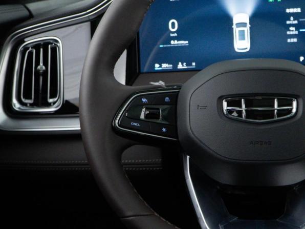 Geely Monjaro I Рестайлинг 2 с пробегом 2025 года, цена 4 298 055 рублей, 43 км, внедорожник, Автокод Объявления