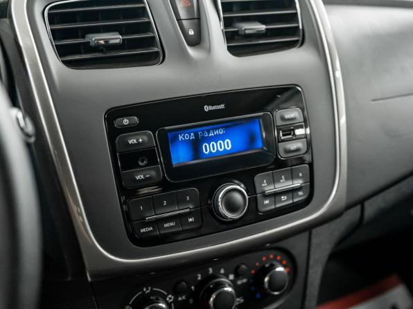 Renault Sandero II Рестайлинг с пробегом 2021 года, цена 1 300 000 рублей, 98751 км, хэтчбек, Автокод Объявления