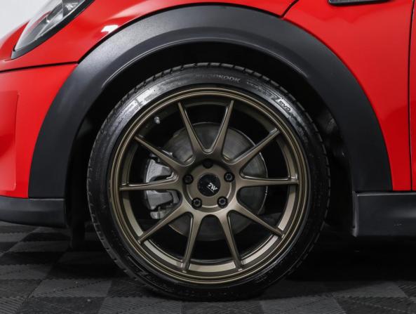 Mini Hatch III (F55/F56) Рестайлинг 2 с пробегом 2021 года, цена 3 038 310 рублей, 42029 км, хэтчбек, Автокод Объявления