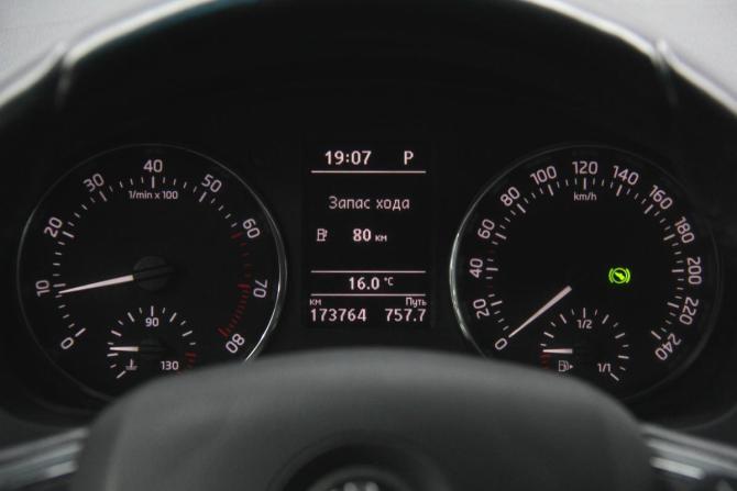 Skoda Rapid I с пробегом 2015 года, цена 1 028 000 рублей, 173000 км, лифтбек, Автокод Объявления