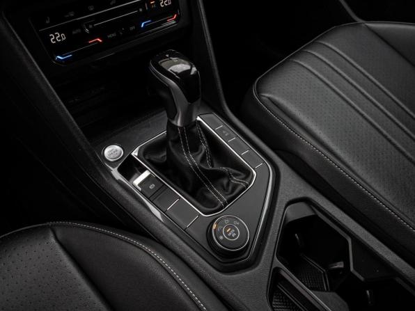 Volkswagen Tiguan II Рестайлинг с пробегом 2021 года, цена 3 730 000 рублей, 49896 км, внедорожник, Автокод Объявления